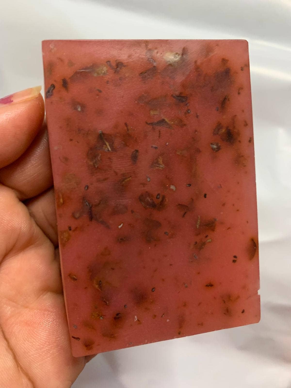 Savon naturel aux pétales de rose fait main
