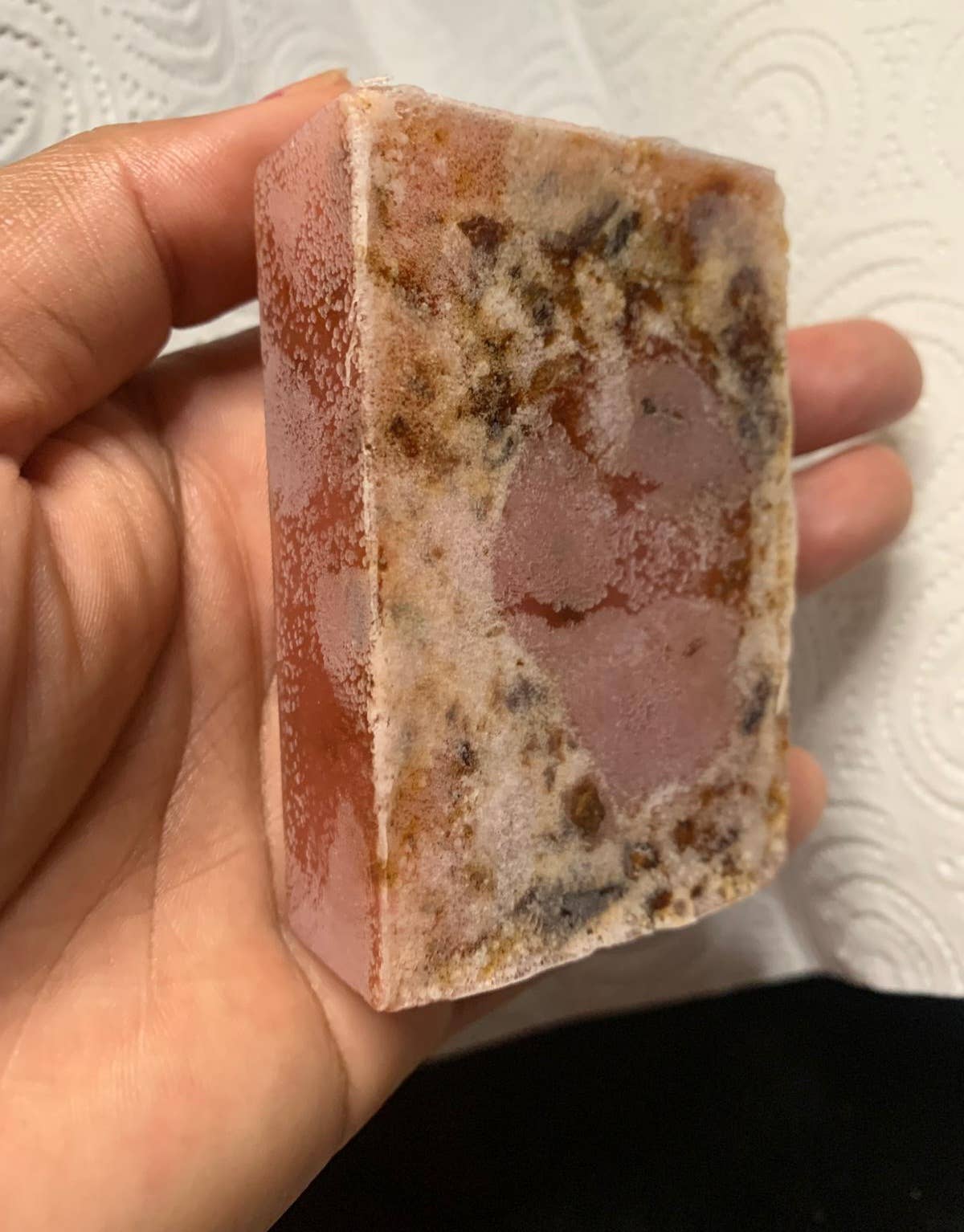 Savon naturel aux pétales de rose fait main